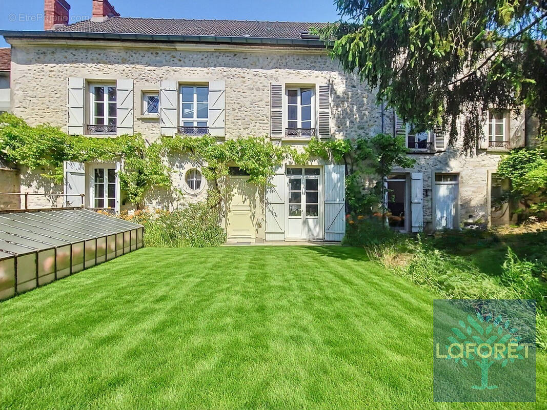 Maison à MORIGNY-CHAMPIGNY