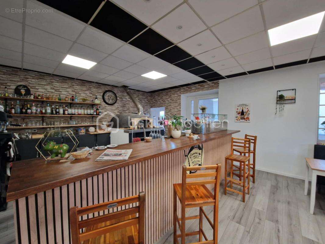 Commerce à LA CHAPELLE-DE-LA-TOUR