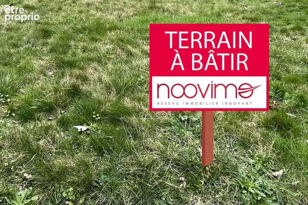 Terrain constructible 2 200 m2   Proche bourg et commodités - photo 2