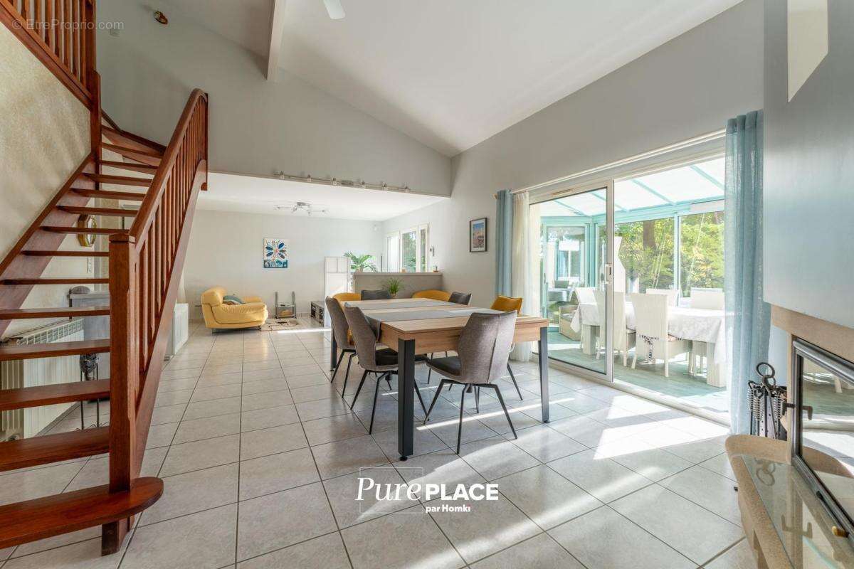 Maison à AMBARES-ET-LAGRAVE