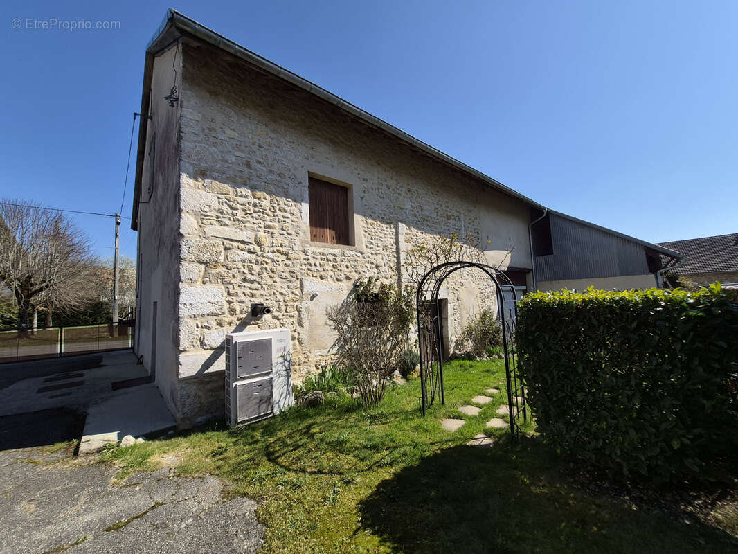 Maison à LOMPNIEU