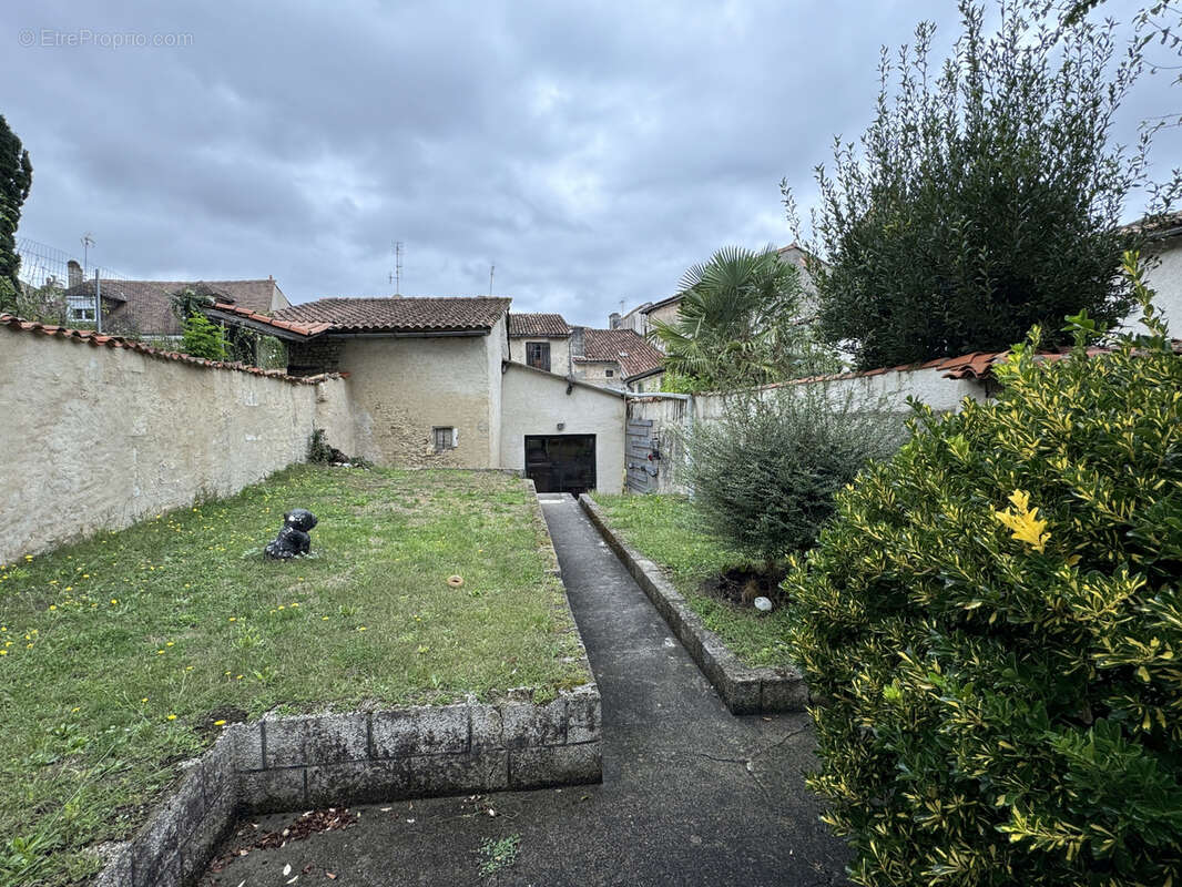 Appartement à BARBEZIEUX-SAINT-HILAIRE