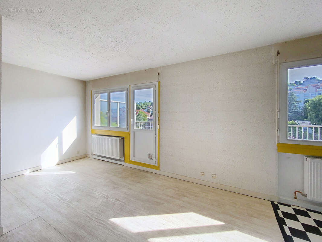 Appartement à SAINT-ETIENNE