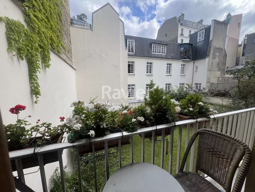 Appartement à PARIS-16E