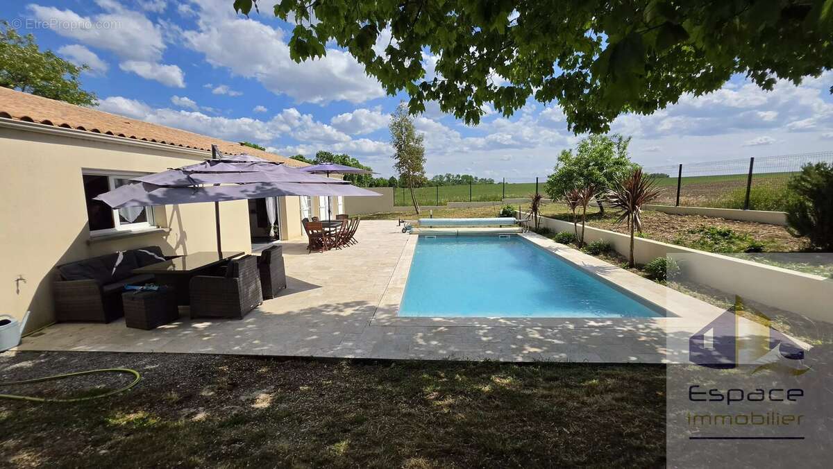 Maison à AIGREFEUILLE-D'AUNIS