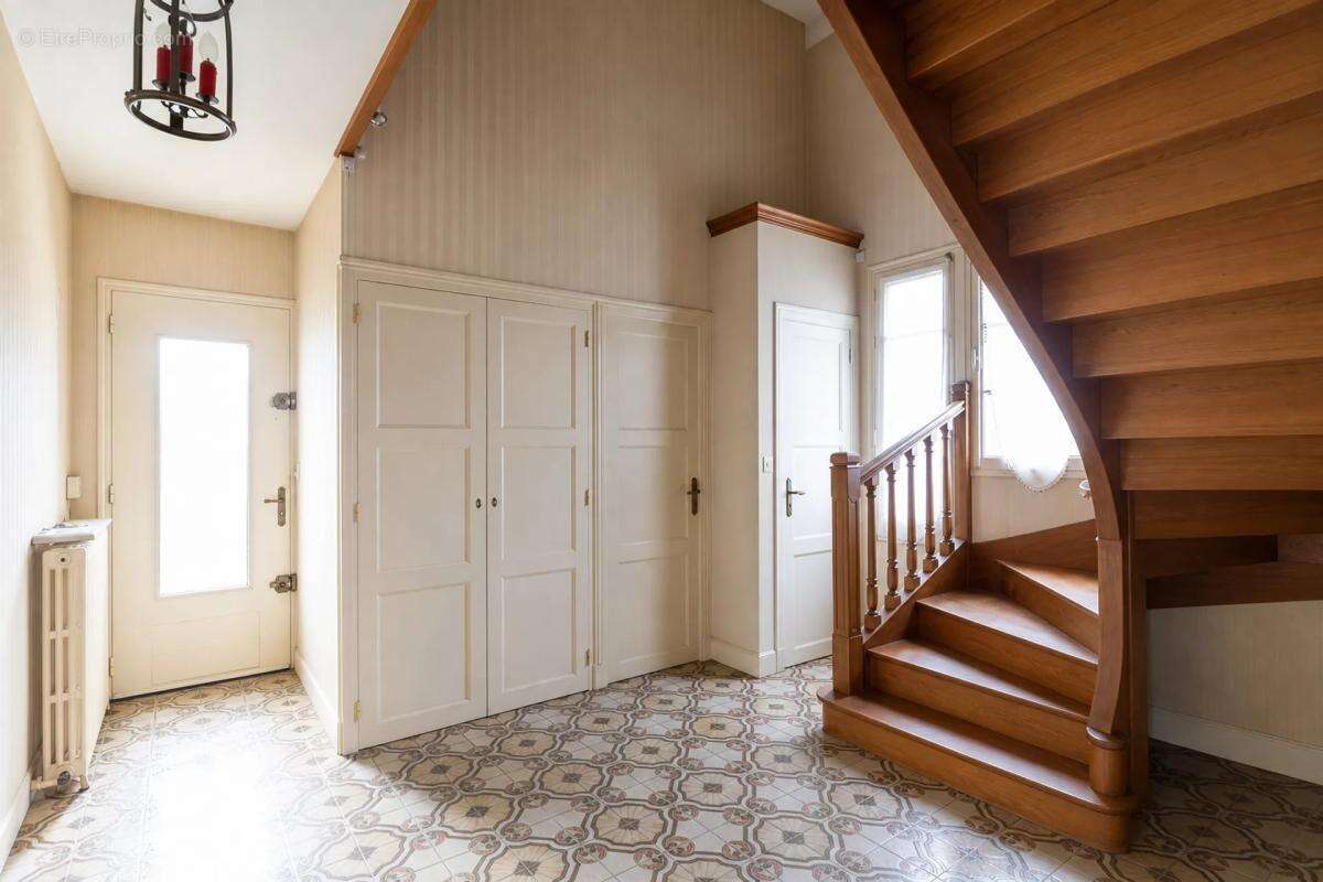 Maison de 195m² en vente à Poitiers Dunes/Dolmen - photo 13