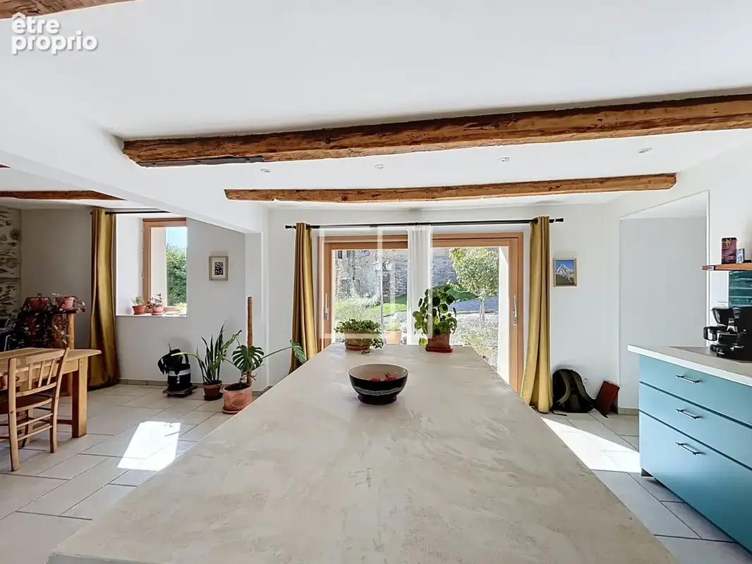 Ancien corps de ferme rénové avec dépendances et 3 400 m2 de terrain - photo 10