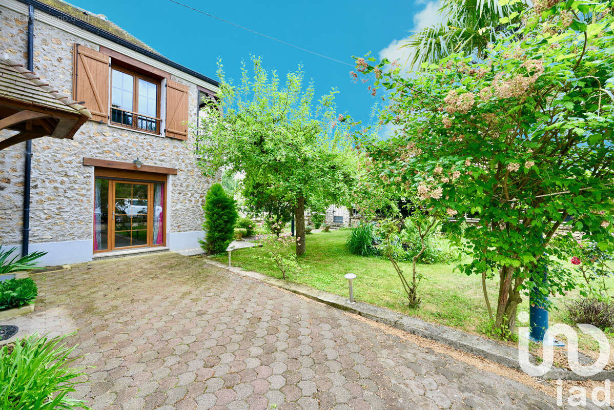 Photo 2 - Maison à FAVIERES