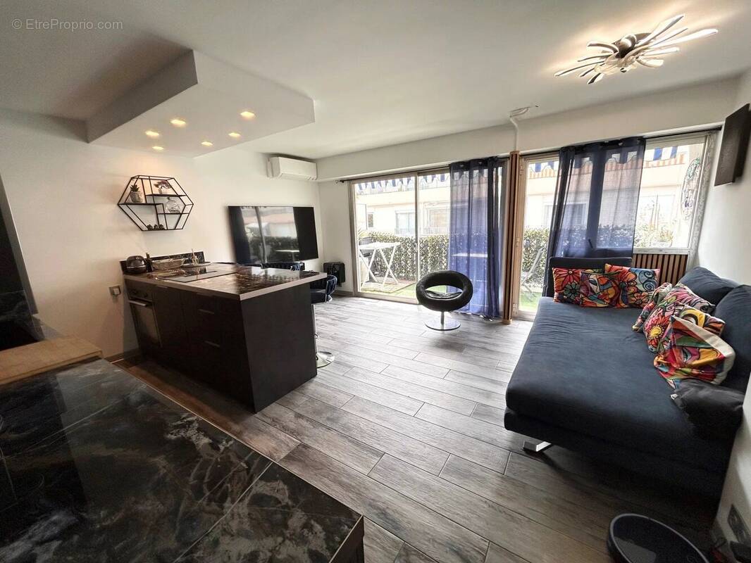 Appartement à VALLAURIS