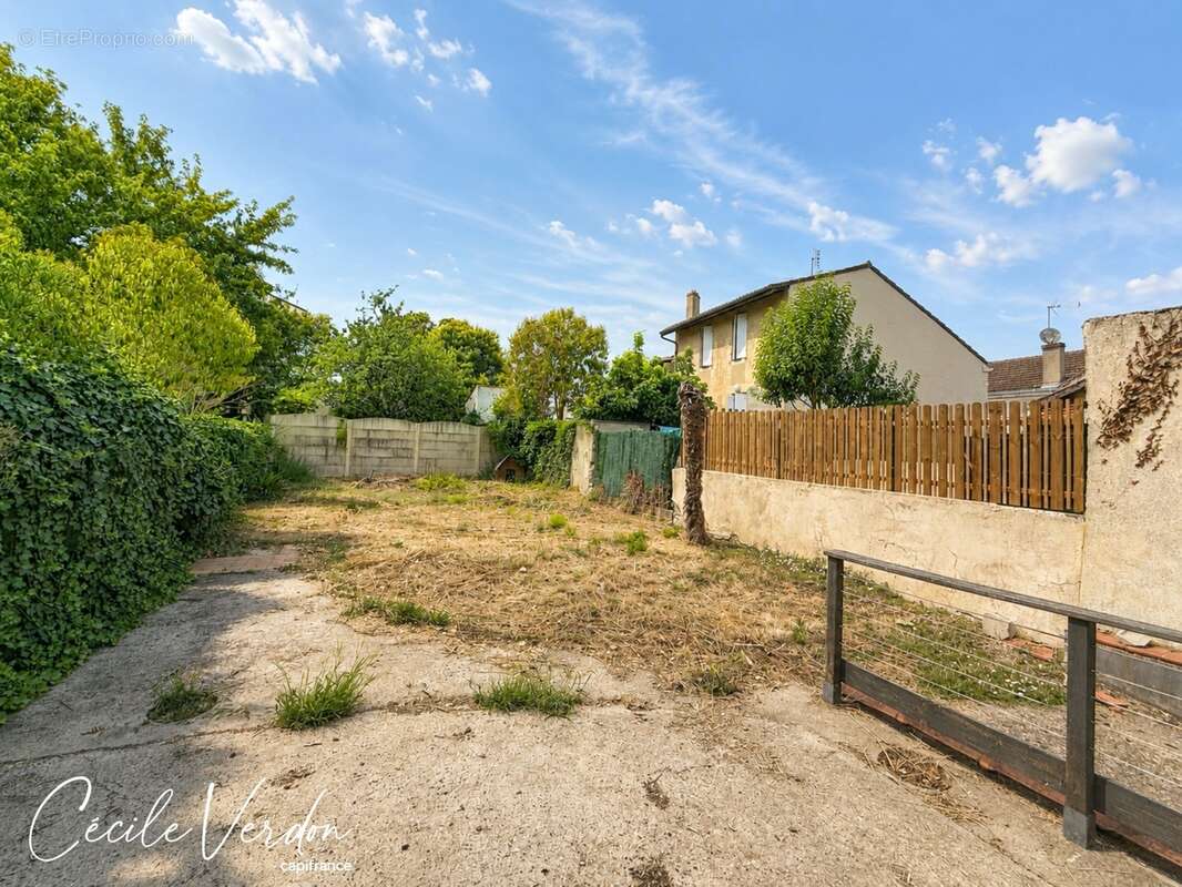 Maison à vendre 5 pièces, garage moto, Bergerac 4 chambres sur 257 m2 de terrain - photo 4