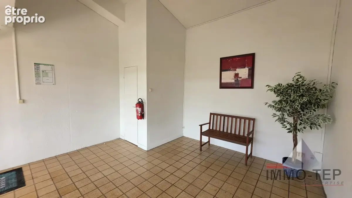 Commerce 42 m² à Sainte-Marie  - photo 4
