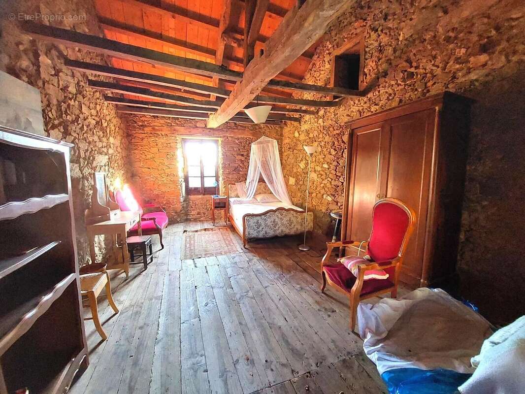 Maison à JOUQUEVIEL