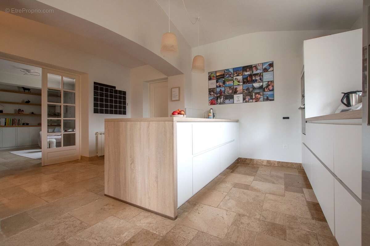 Maison à CHATEAUNEUF-GRASSE