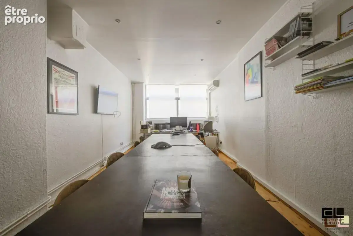 LOFT INDUSTRIEL 255 M² QUAI ARLOING  avec terrasse   et parking ( bureau ou habitation ) - photo 3