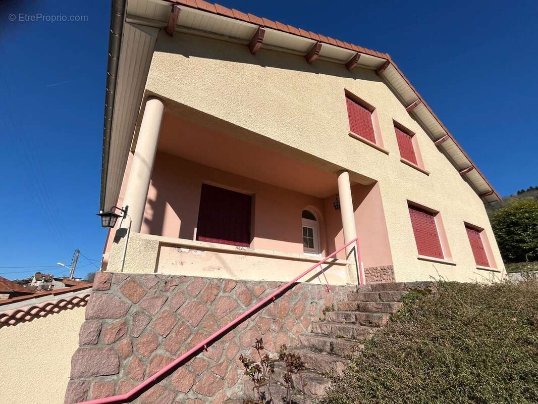 Maison à COURS-LA-VILLE