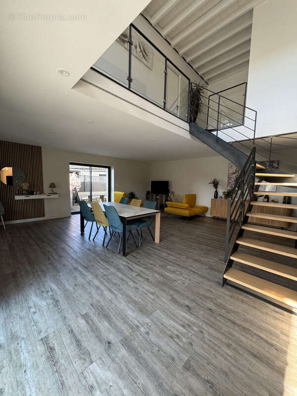 Maison à VEAUCHE