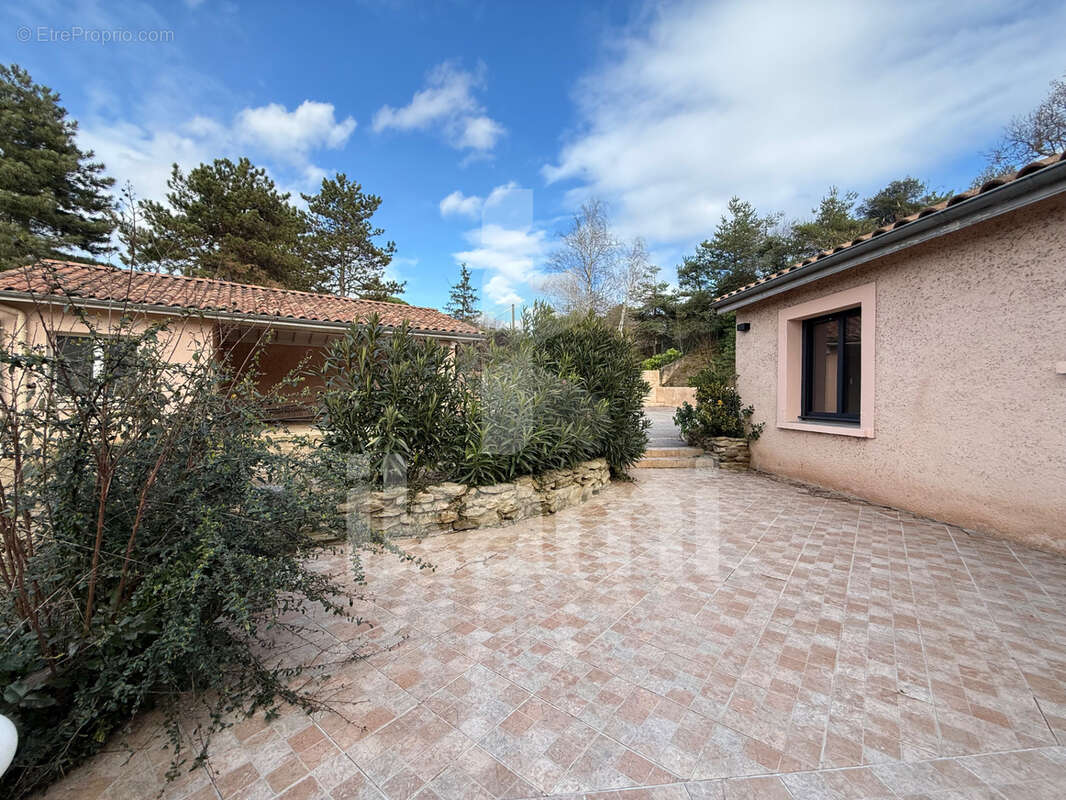 Maison à GENISSIEUX