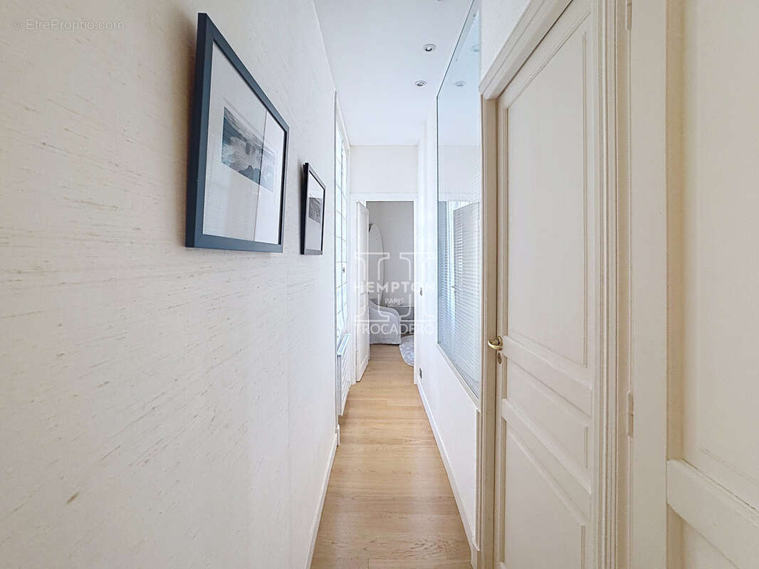 Appartement à PARIS-16E