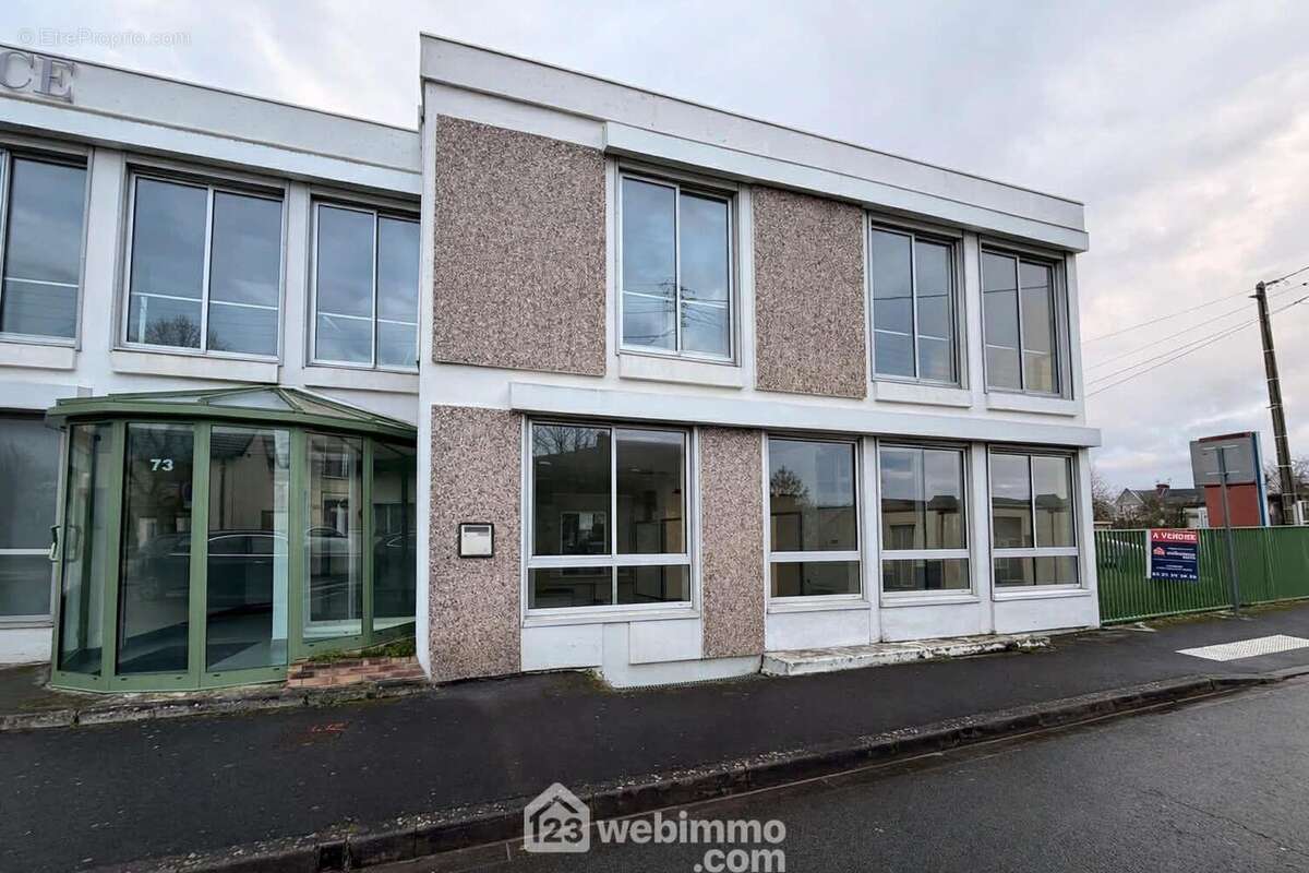 Dans un immeuble sécurisé et entretenu - Commerce à LAON