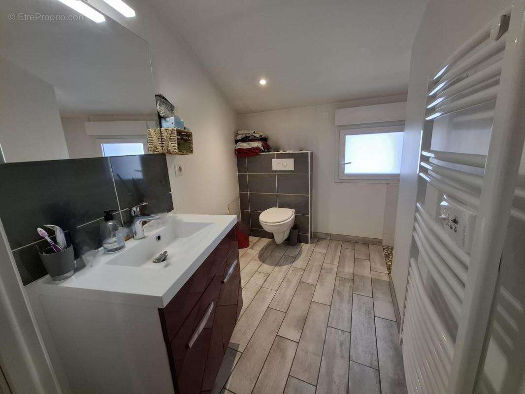 Maison à vendre - 5 chambres - 119 m² habitables + 150 m² dépendances - Fort potentiel locatif - 299 000 € - Saint-Maurice (6327 - photo 10