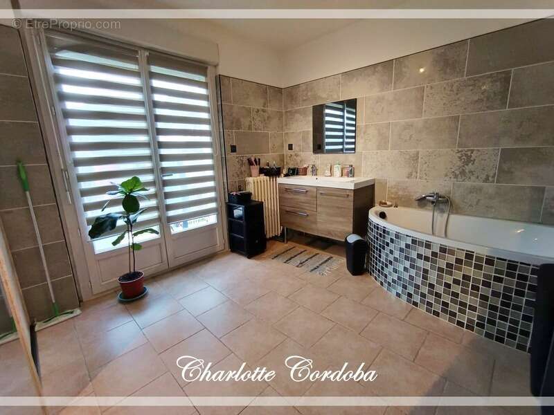 Maison à COLAYRAC-SAINT-CIRQ