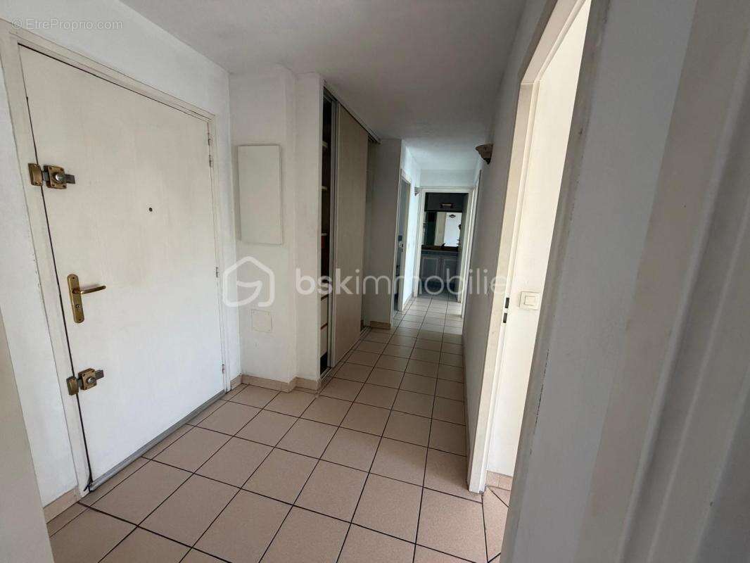 Appartement à LE MUY