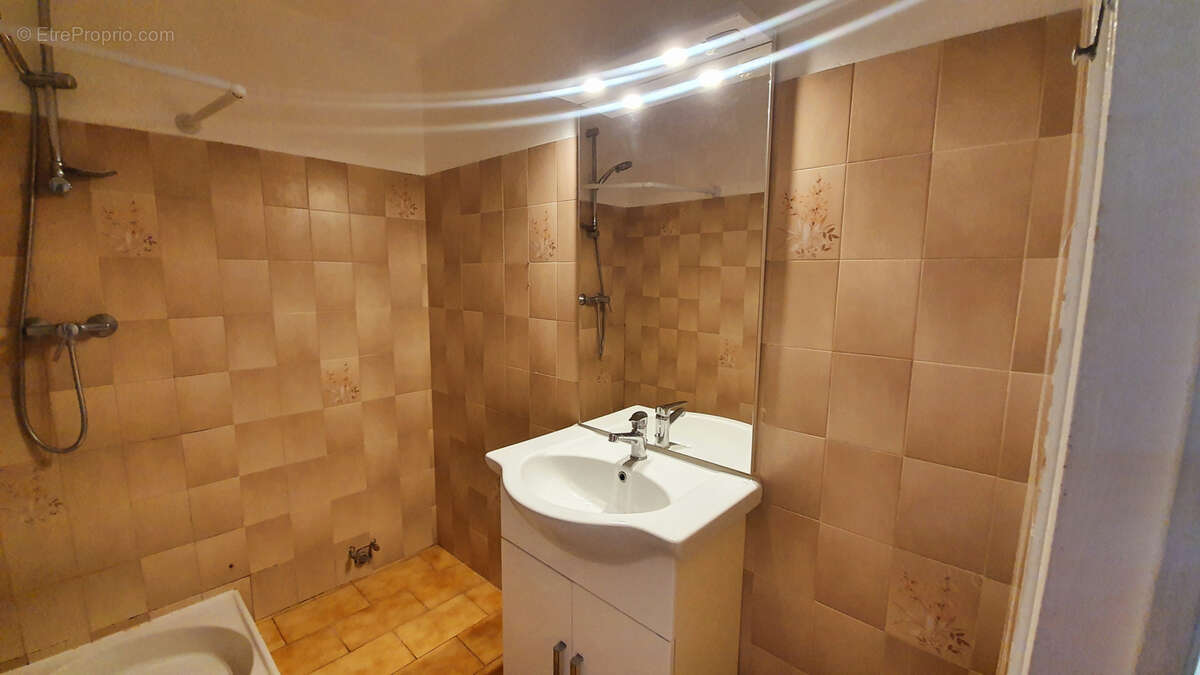 Maison à LA BASTIDE-DES-JOURDANS