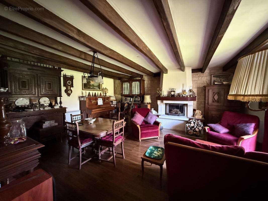 Maison à CLUSSAIS-LA-POMMERAIE