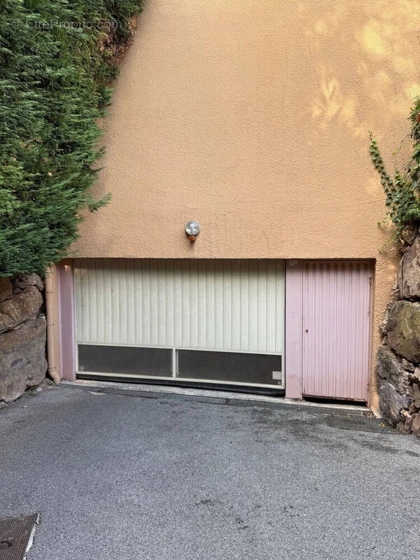Parking à SAINT-RAPHAEL