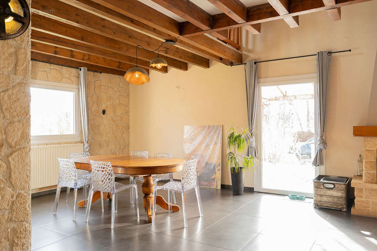 Maison à LA LONGEVILLE