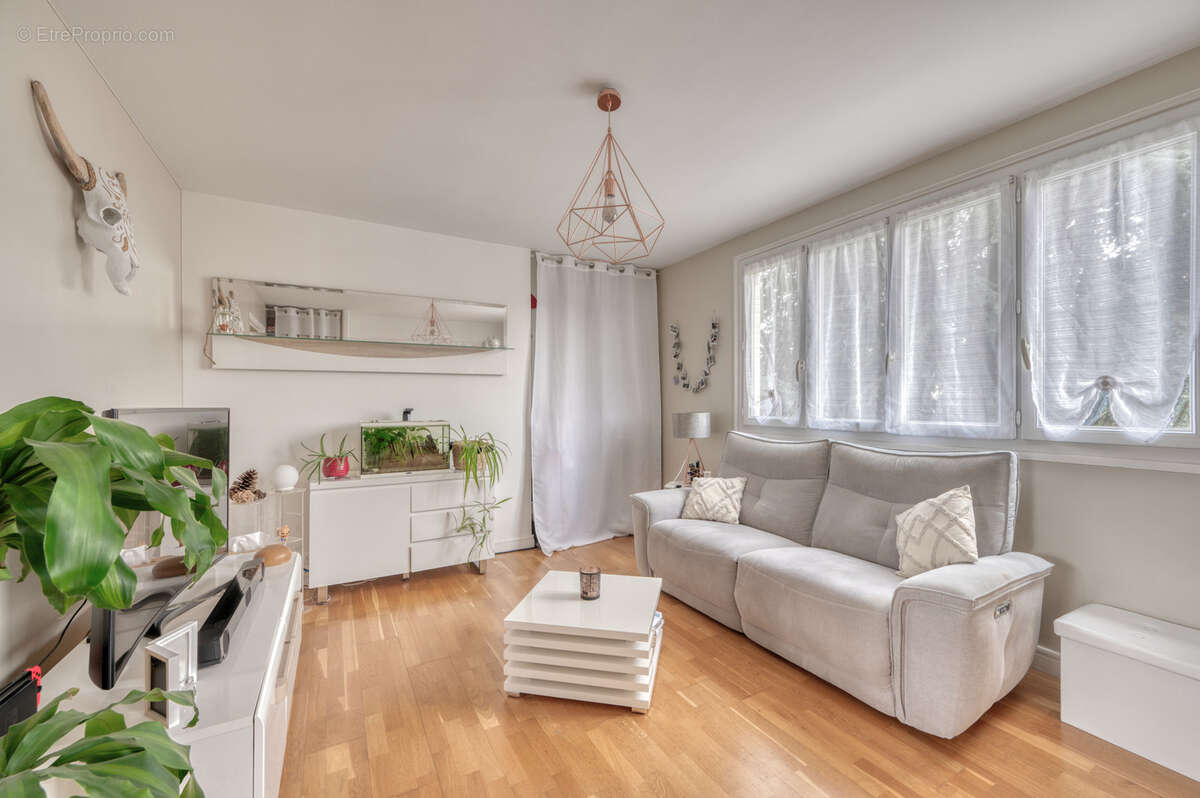 Appartement à LES CLAYES-SOUS-BOIS