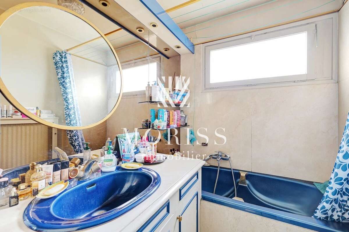 Appartement à COURBEVOIE