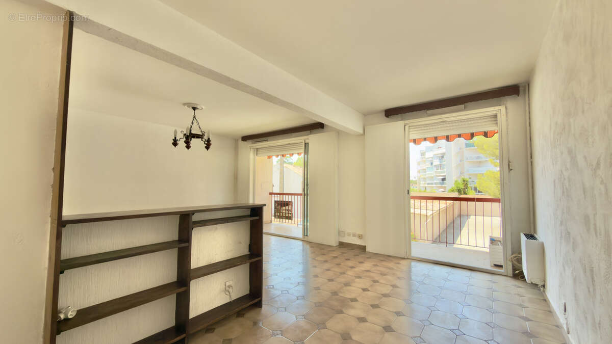 T3 de 81,06 m2 avec stationnement privatif   Beau potentiel ! - photo 3