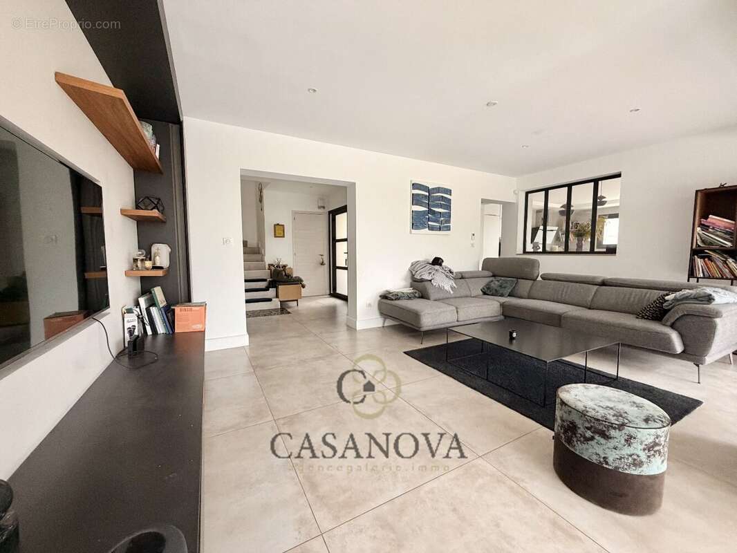 Maison familiale rénovée avec piscine et vue dégagée à Castelnau-le-Lez - photo 5