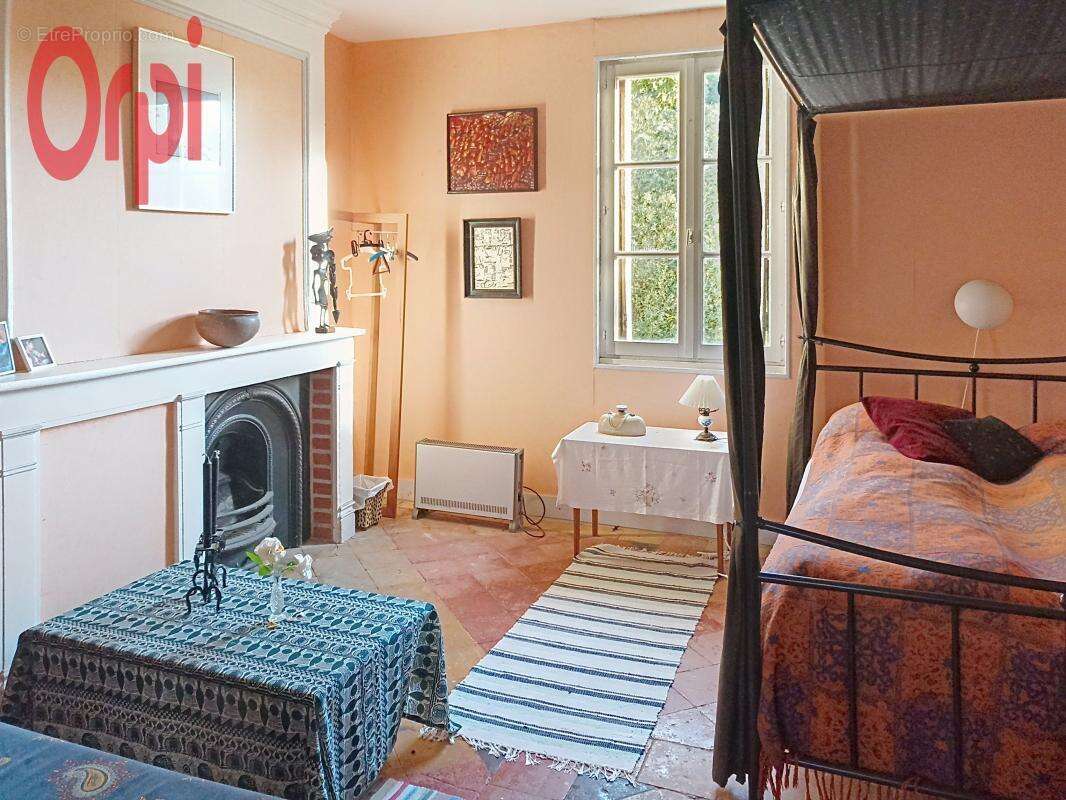 Maison à VILLECHAUVE