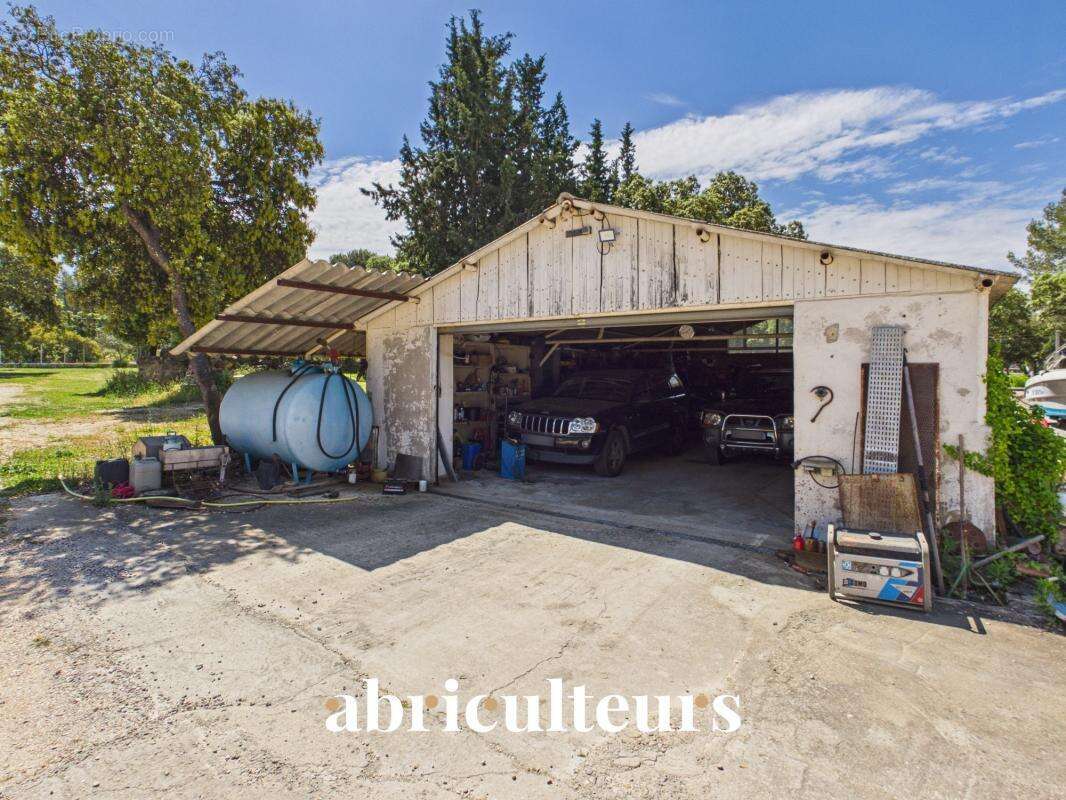 Maison en pierre de 254 m² en vente à Grans (13250) - photo 8