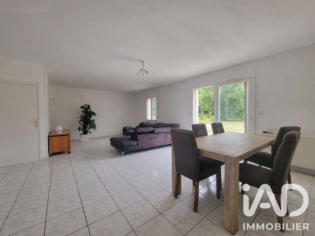 Maison 164 m² à Plasnes  - photo 5