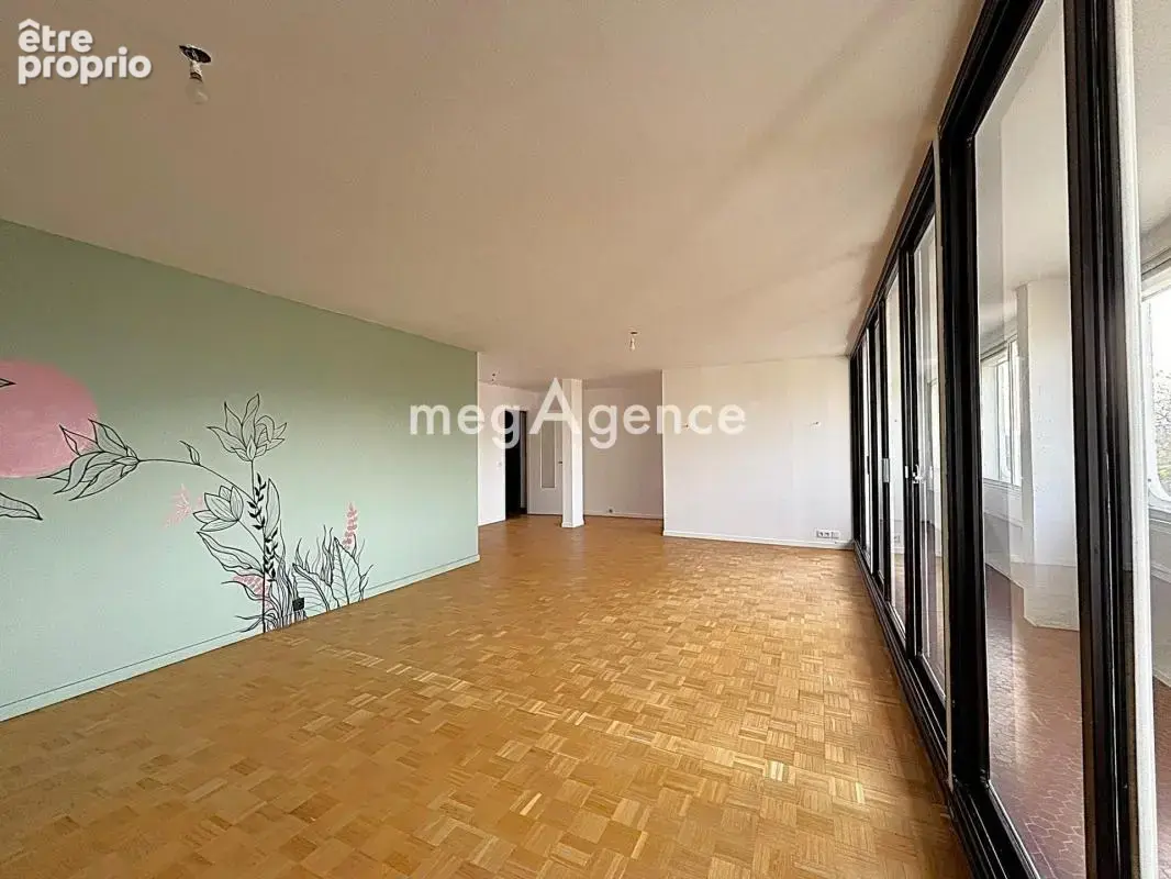 Lyon 9 – Spacieux T5 avec ascenseur privatif – Double séjour – 3 chambres – 2 loggias - photo 2