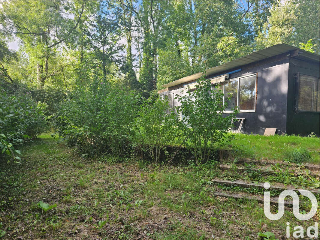 Photo 2 - Terrain à LAROCHE-SAINT-CYDROINE