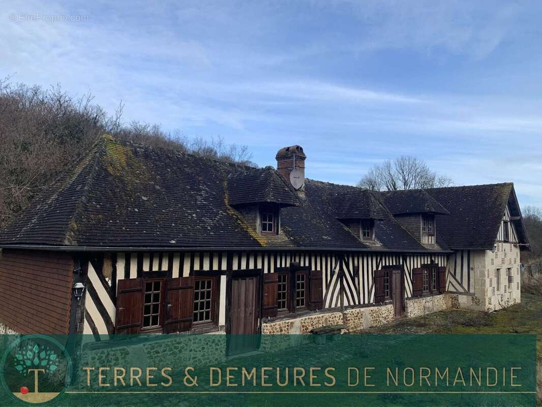 Maison à SAINT-MARTIN-DE-BIENFAITE-LA-CRESSONNIERE