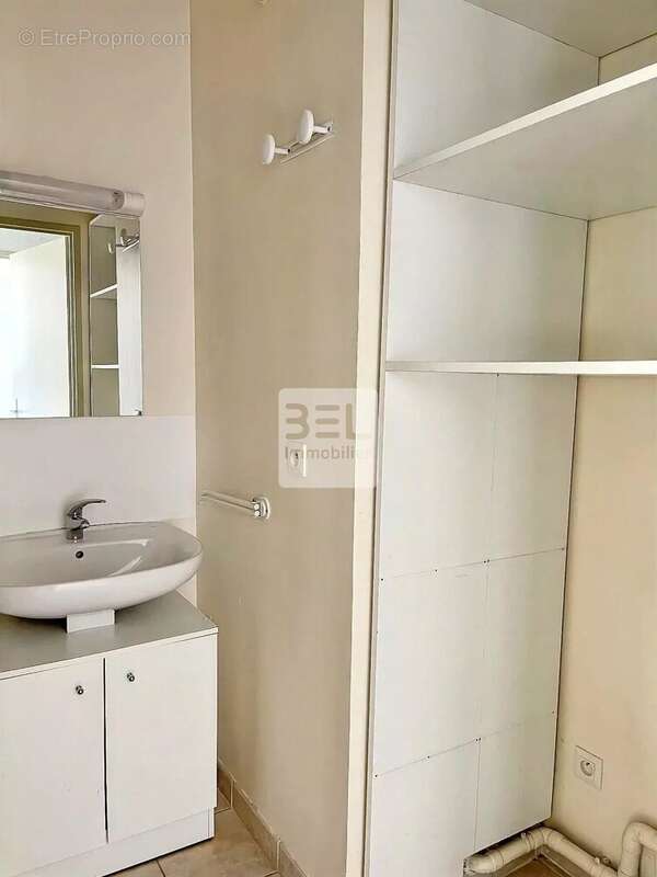 Appartement à BAGNOLS-SUR-CEZE