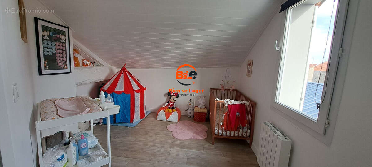 BSLE Agence immobilière Bien Se Loger Ensemble Cébazat -  IMMOBILIER MAISON AIGUEPERSE 6 CHAMBRES - GARAGE - TERRASSE - Maison à AIGUEPERSE