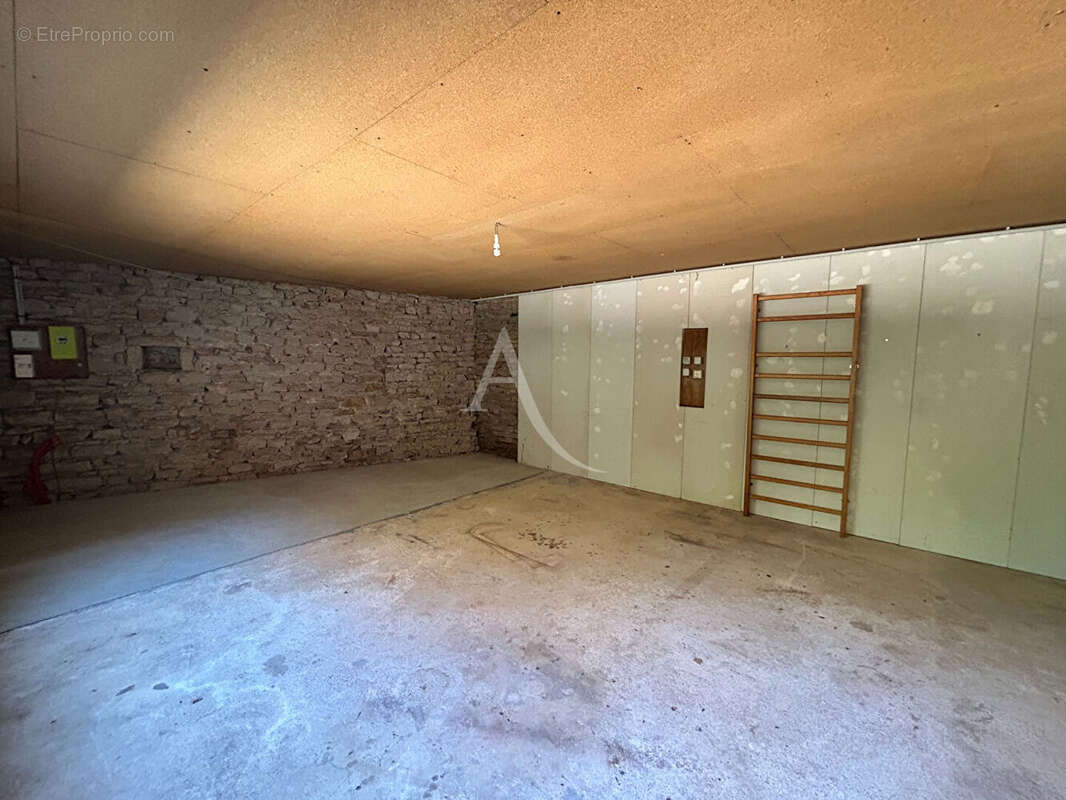 Maison à LA ROCHE-VINEUSE