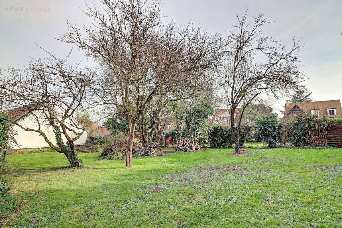 Terrain à CHAMBOURCY