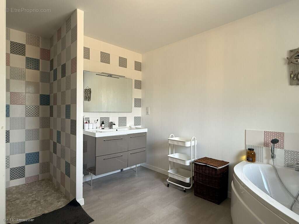 Magnifique Villa Avec 5 Chambres et Piscine - Entre Ruffec & Verteuil-Sur-Charente - photo 23