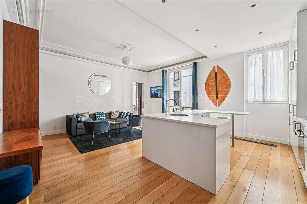 Appartement à PARIS-8E