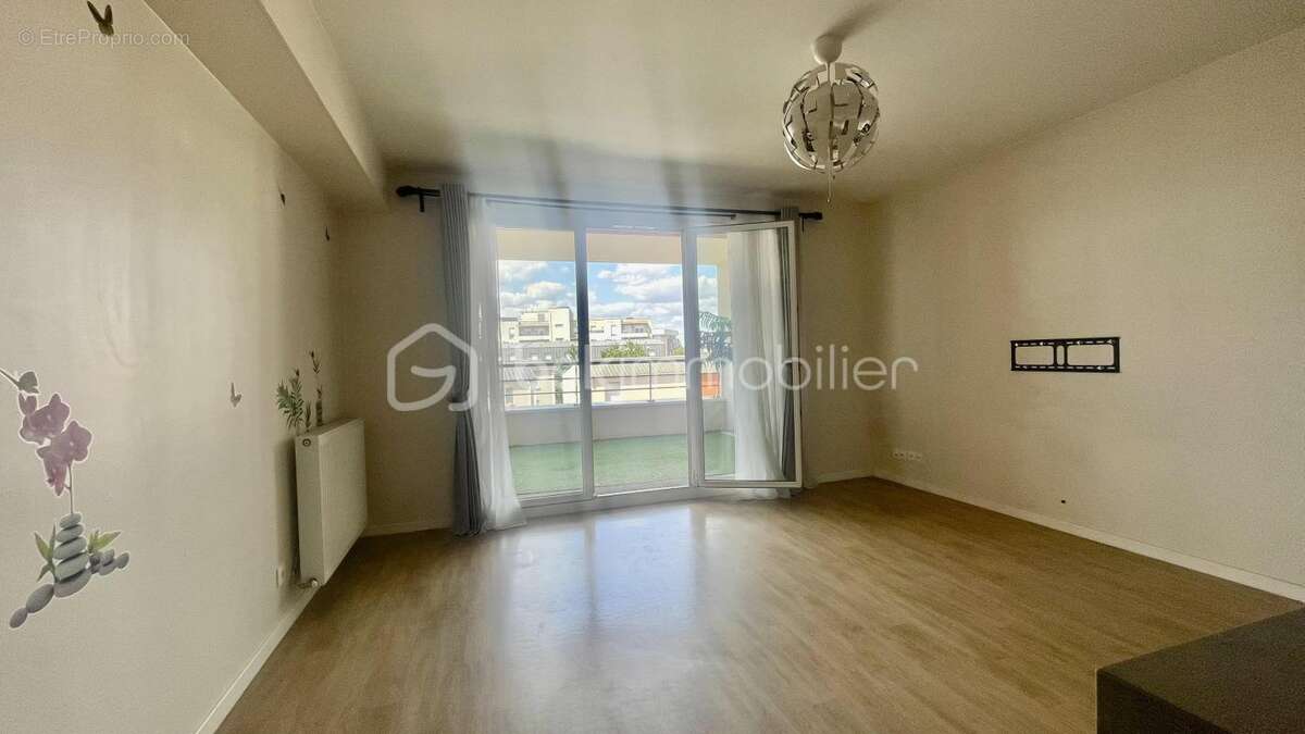 Appartement à FLEURY-MEROGIS