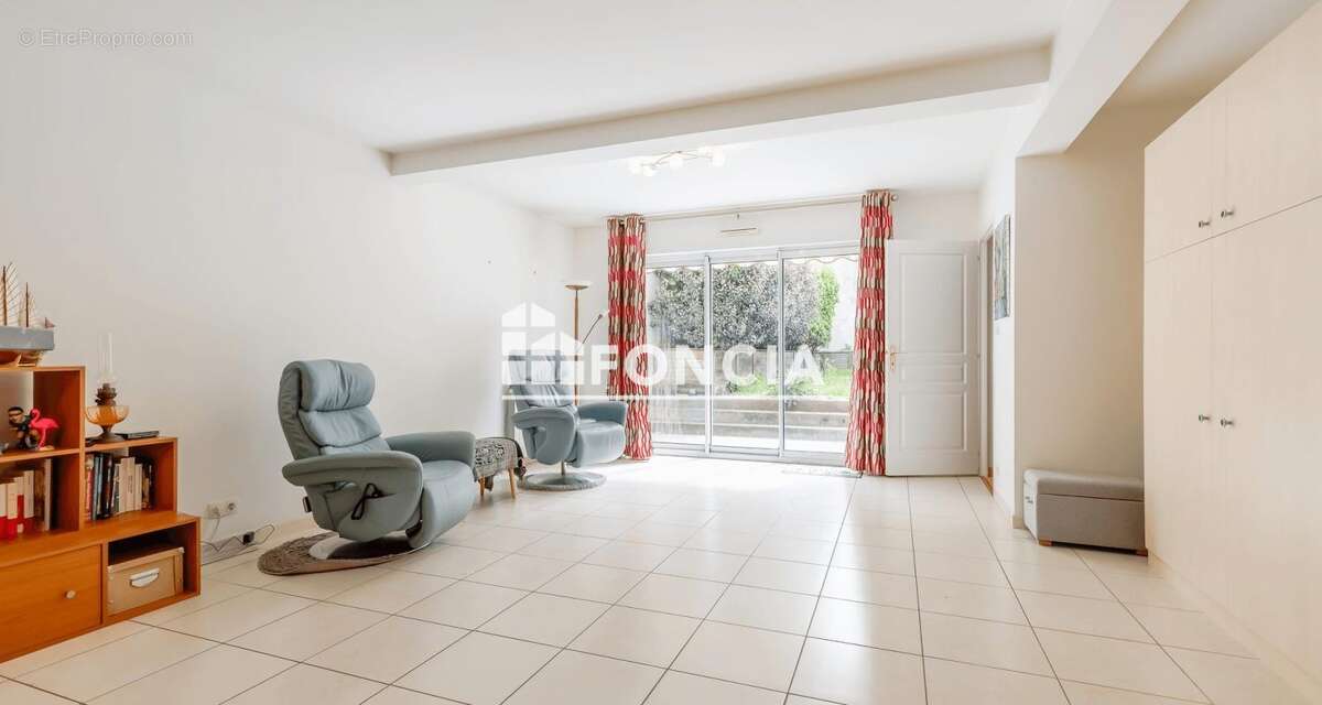 AU CENTRE DES SABLES D'OLONNE - Appartement T3 de 84m2 avec jardin et garage de 19m2 dans résidence de standing - photo 2