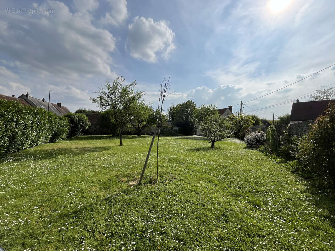 Terrain à AUNAY-SOUS-AUNEAU