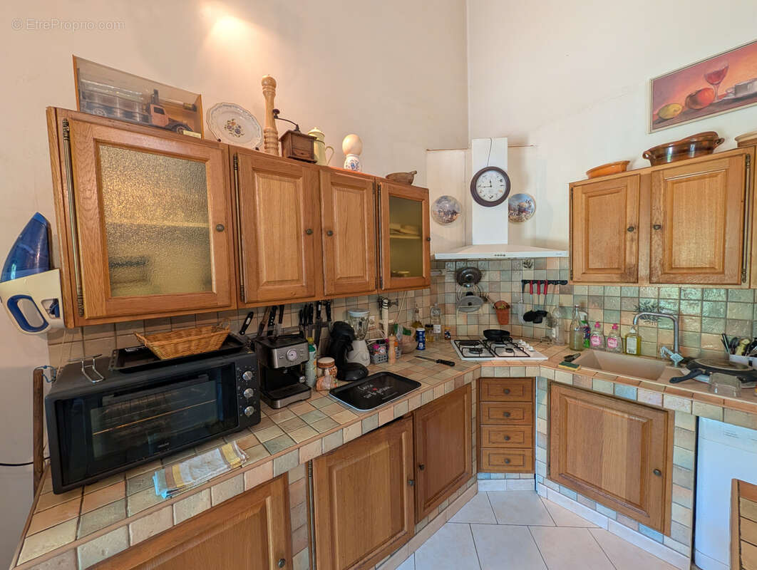 Maison de 90 m2 à Saint-Martin-de-la-Brasque avec garage et jardin - photo 6